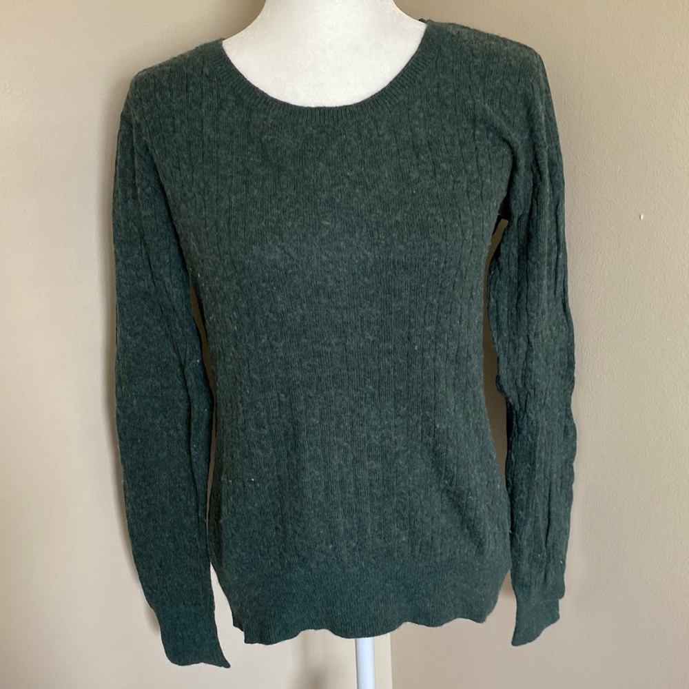 Lightweight Crew Neck Cable Knit Sweater